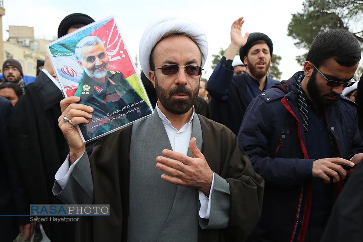 راهپیمایی خودجوش طلاب و بسیجیان قم در پی شهادت حاج قاسم سلیمانی
