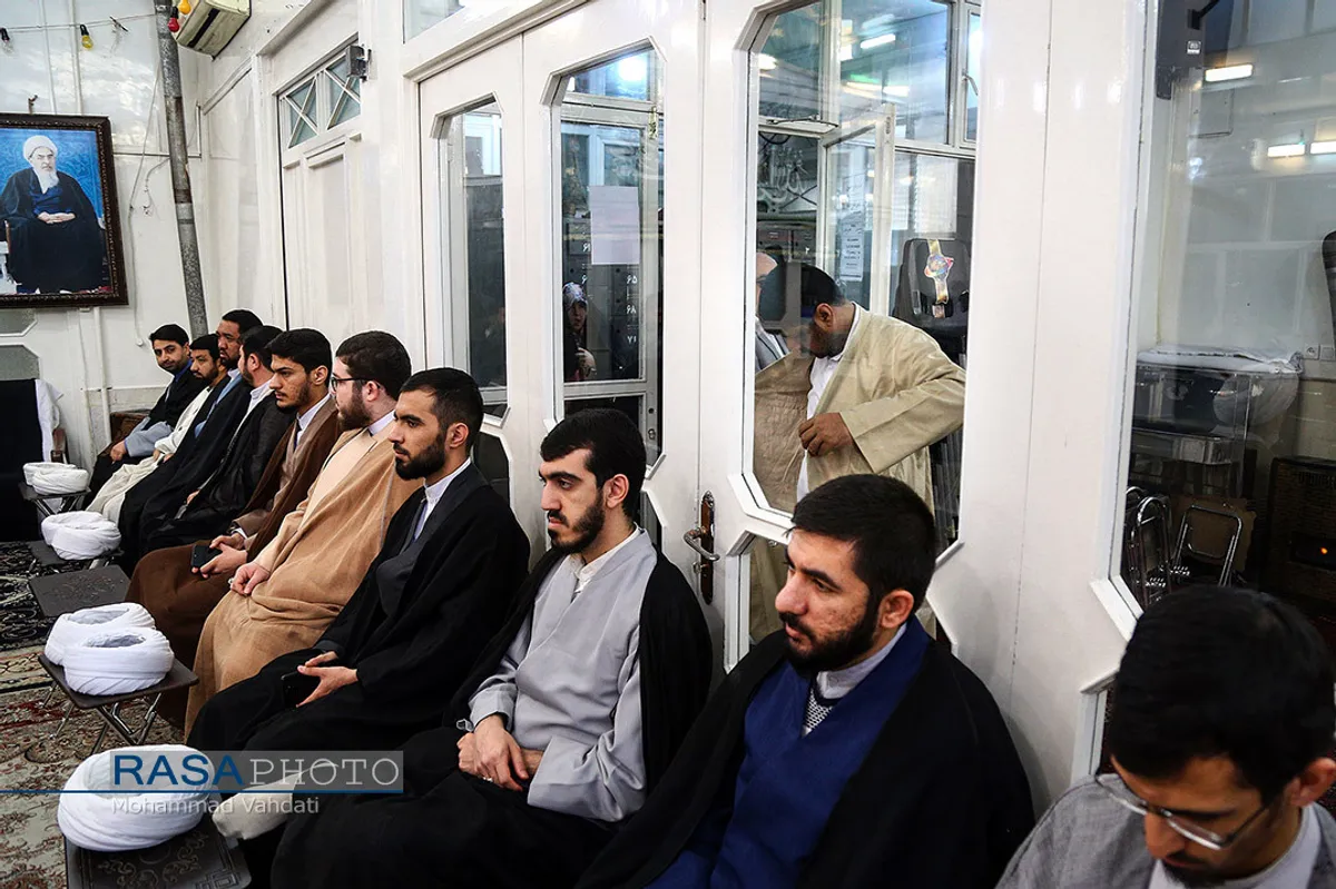 جشن&zwnj;های عمامه&zwnj;گذاری طلاب حوزه علمیه قم در بیوت مراجع تقلید و  علما