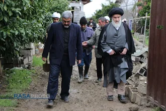 آیت الله توکل نماینده مردم مازندران در مجلس خبرگان رهبری، حجت الاسلام حسن روحانی امام جمعه بابل، حجت الاسلام شکریان رئیس سازمان تبلیغات اسلامی با حضور در مناطق سیل زده مازندران از روند امداد رسانی به سیل زدگان بازدید کردند.
