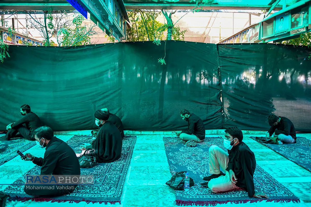 عزاداری هیئت یا زینب (سلام الله علیها) قم در کنار مزار شهدا