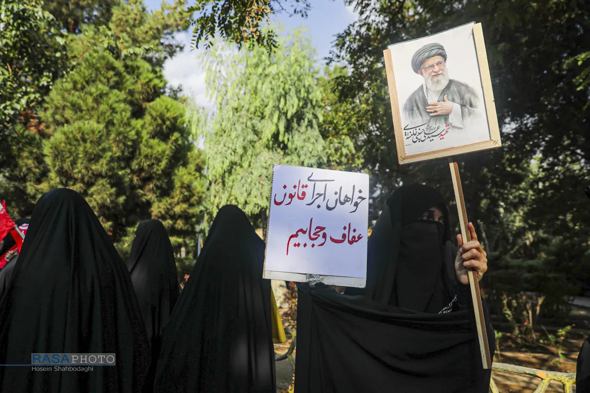 زنجیره انسانی مدافعان حجاب وعفاف