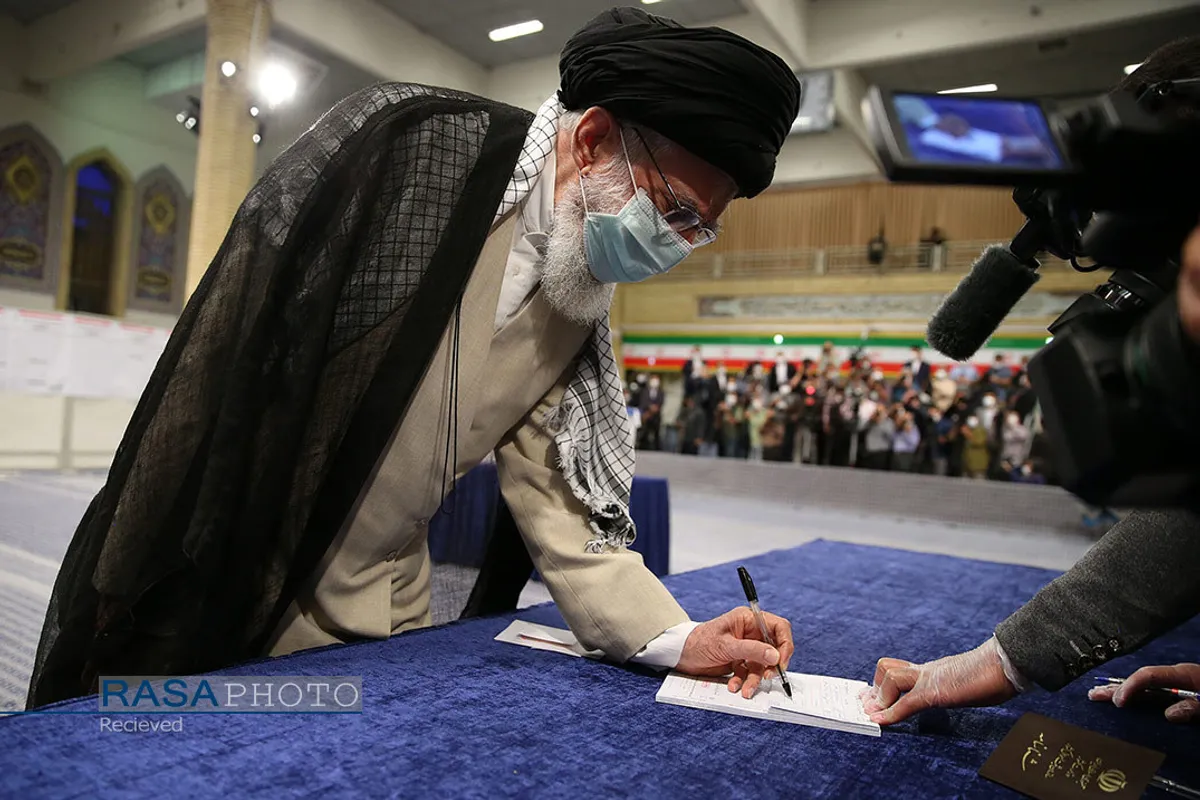 حضور مقام معظم رهبری در پای صندوق رای