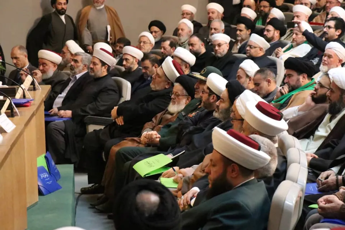 با سخنرانی نماینده مقام معظم رهبری در سوریه، چهاردهمین نشست علمای جهان اسلام با عنوان &laquo;نقش علما&zwnj; در اصالت بخشی مفهوم وطن و حفظ وطن&raquo; در دمشق آغاز شد.
