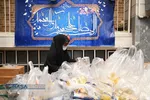 بسته بندی مواد غذایی برای نیازمندان توسط بانوان طلبه غیر ایرانی
