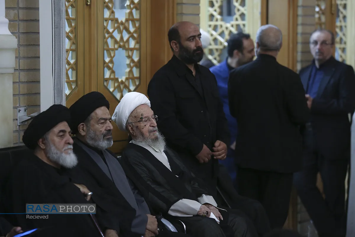 بزرگداشت رهبر شهید انقلاب از سوی آیت&zwnj;الله مکارم شیرازی در حرم مطهر

