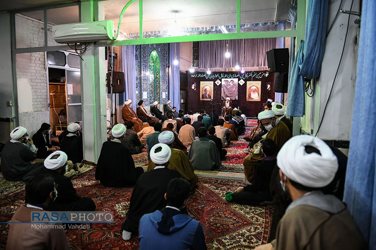 بزرگداشت حضرات آیات یزدی و مصباح یزدی در مدرسه حقانی قم