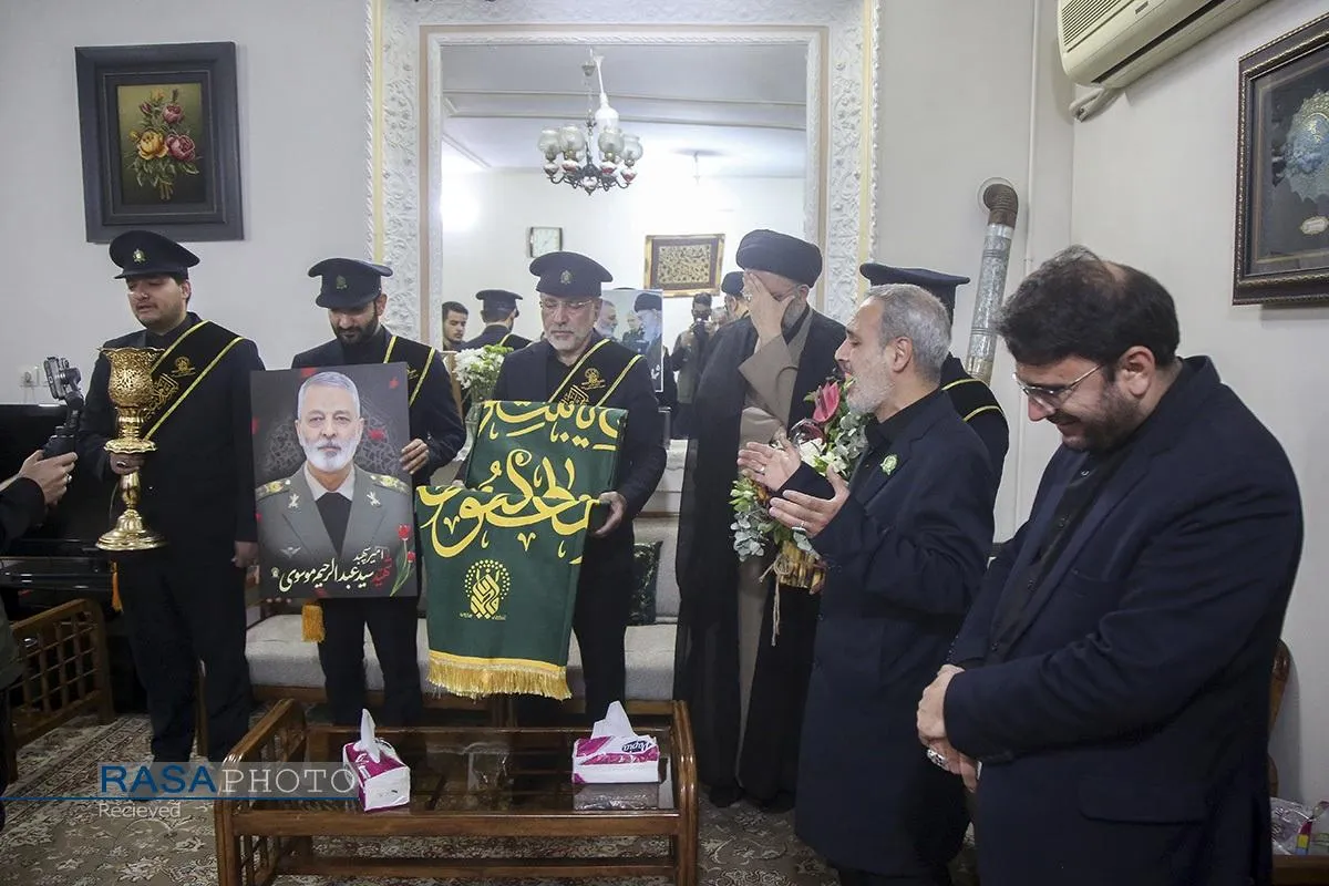 حضور خادمان حرم حضرت معصومه (س) در منزل سپهبد شهید عبدالرحیم موسوی