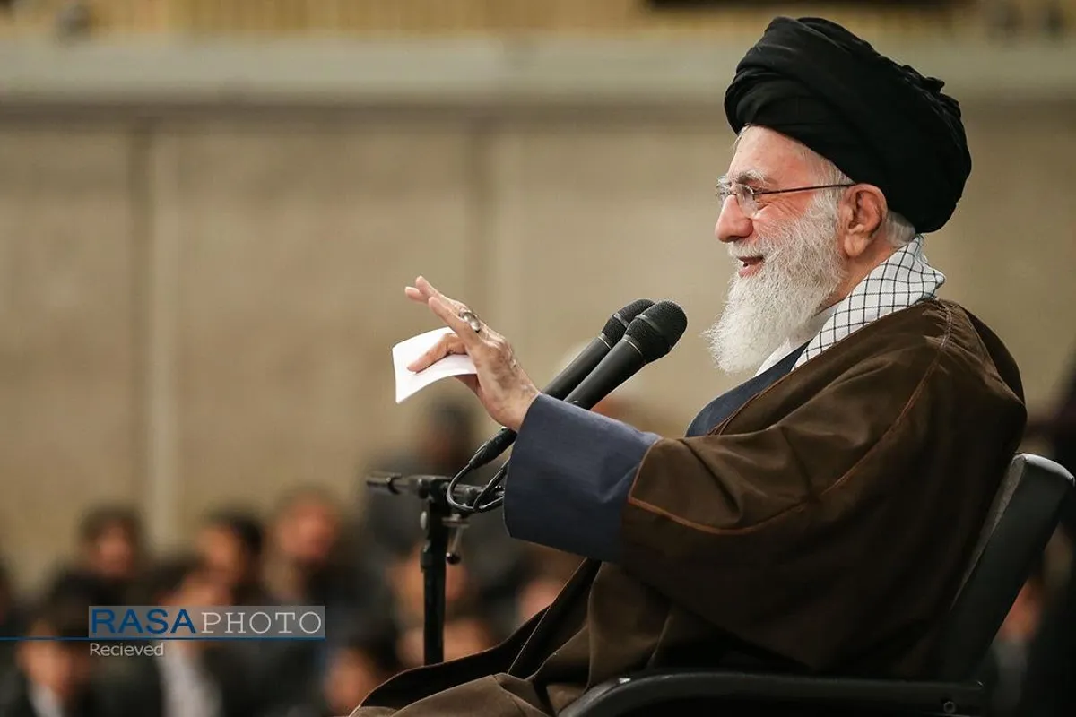 دیدار جمعی از رأی اولی&zwnj;ها و خانواده&zwnj;های شهدا با رهبر انقلاب