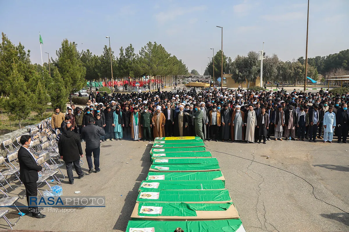 وداع و تشیع پیکر ۱۱ شهید مدافع حرم در قم&lrm;
