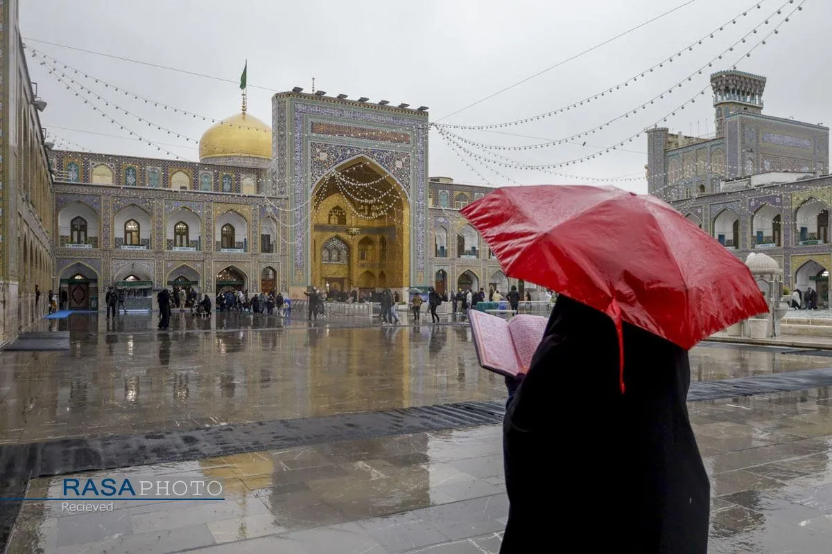 بارش باران و برف در حرم مطهر رضوی