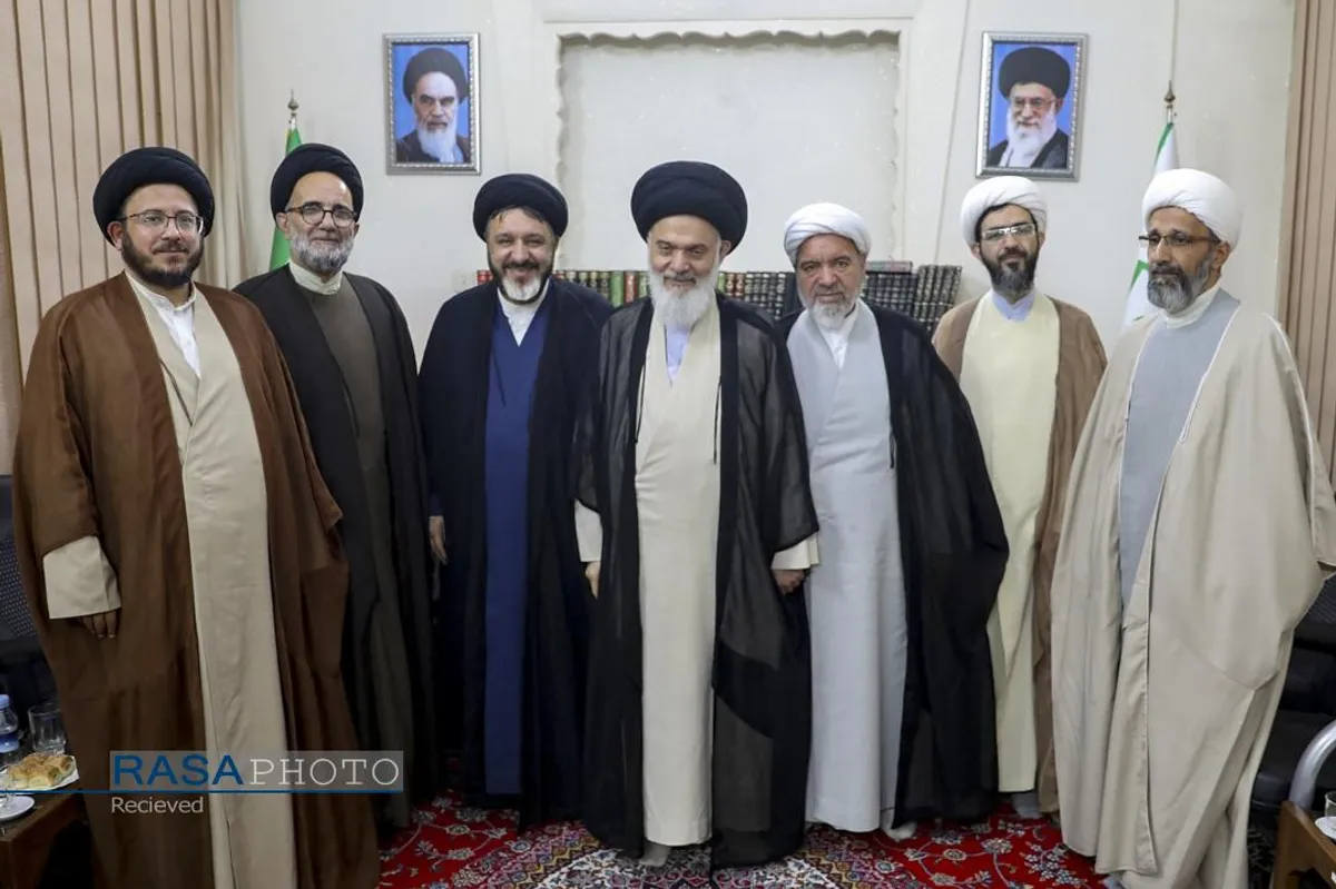 دیدار هیئت رئیسه مجمع نمایندگان طلاب با آیت الله حسینی بوشهری