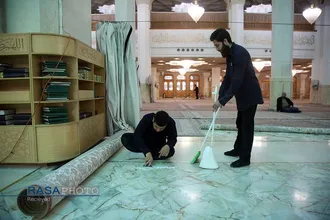 غبارروبی شبستان&zwnj;های حرم حضرت معصومه (س) در آستانه ماه مبارک رمضان