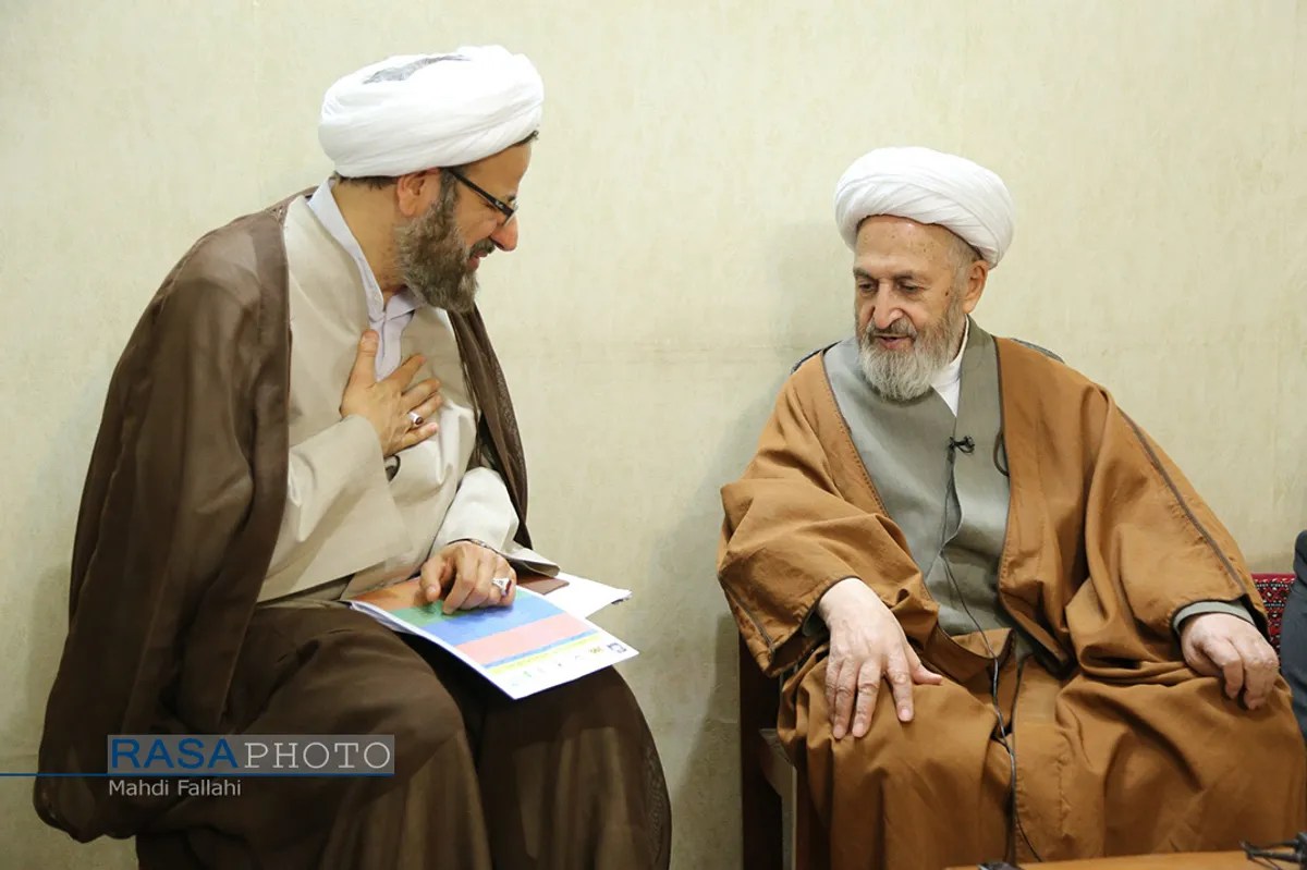 دیدار حجت الاسلام والمسلمین واعظی و دست اندرکاران همایش "نظریه علم اسلامی و کاربست آن در نظام آموزش و پرورش" با حضرت آیت الله سبحانی&lrm;