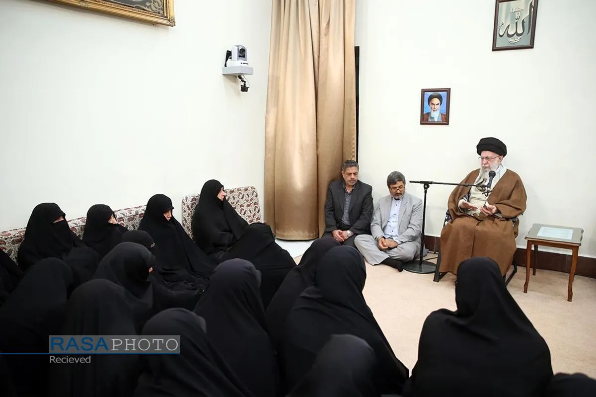 دیدار جمعی از مدیران، اساتید و طلاب جامعه&zwnj;الزهراء (س) با رهبر معظم انقلاب