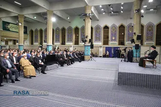 دیدار کارآفرینان، تولیدکنندگان و دانش بنیان&zwnj;ها با رهبر انقلاب