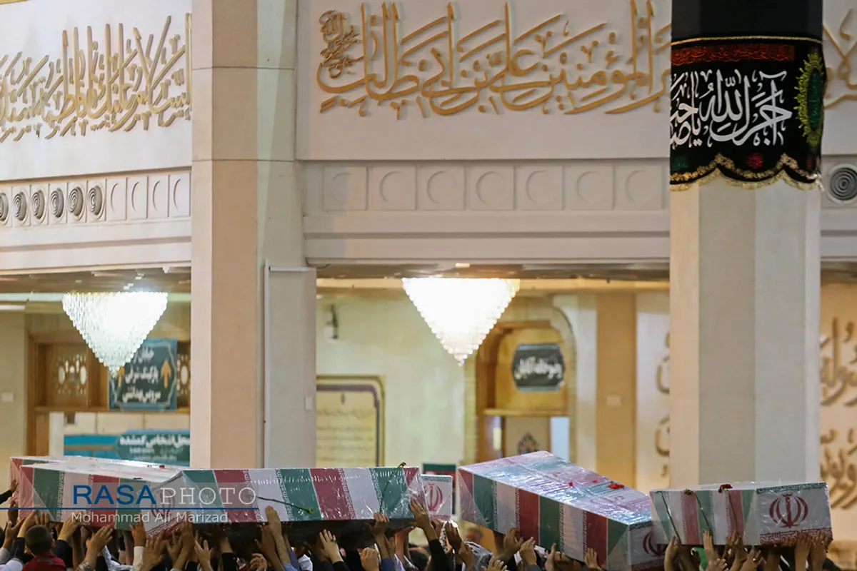 تشییع ۷ شهید گمنام دفاع مقدس در قم