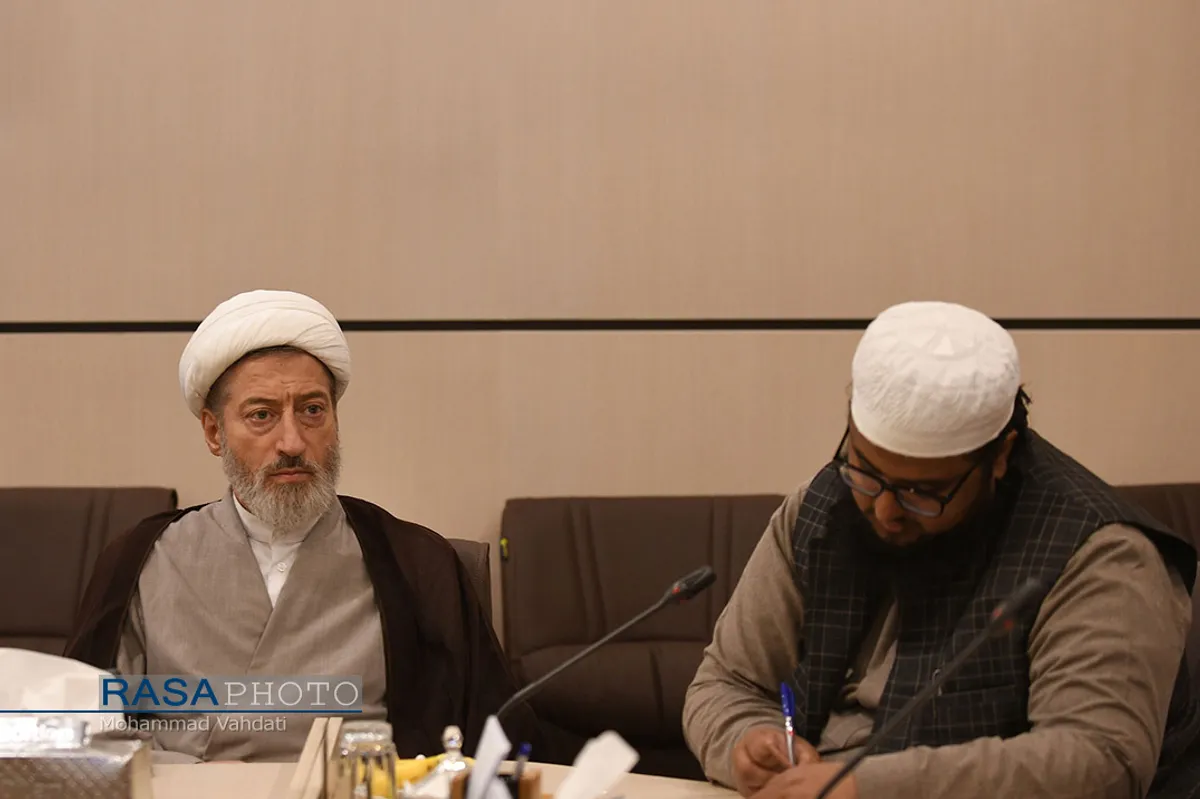 نشست امام خمینی (ره) احیاگر هویت زن مسلمان