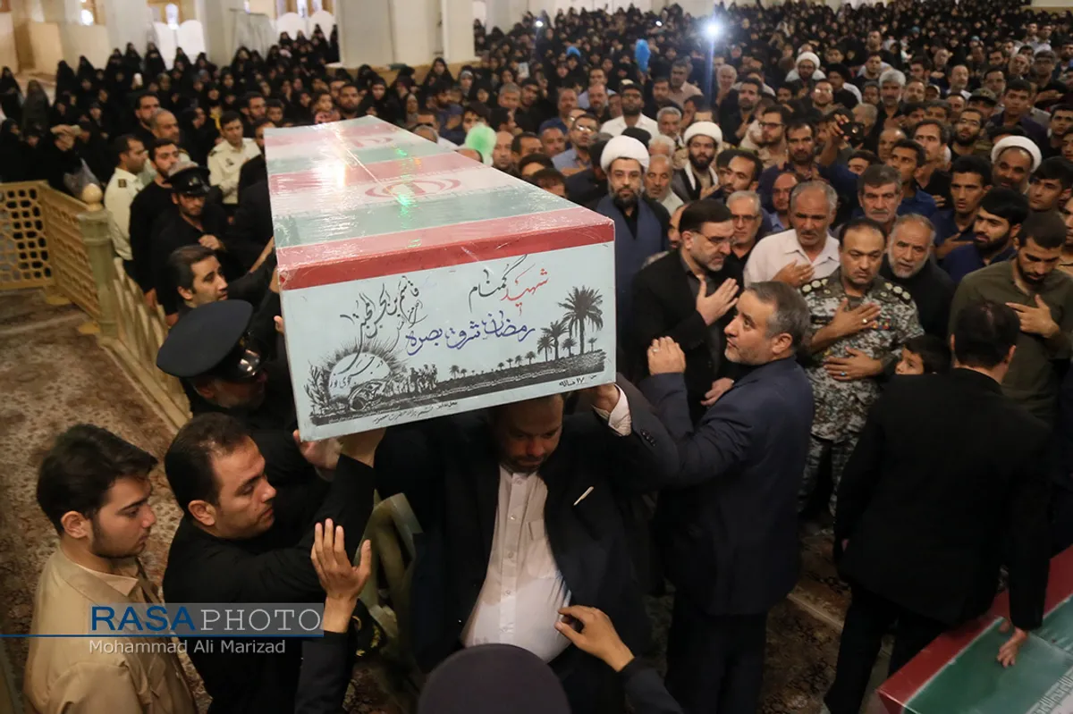 تشییع ۷ شهید گمنام دفاع مقدس در قم