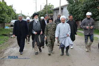 آیت الله توکل نماینده مردم مازندران در مجلس خبرگان رهبری، حجت الاسلام حسن روحانی امام جمعه بابل، حجت الاسلام شکریان رئیس سازمان تبلیغات اسلامی با حضور در مناطق سیل زده مازندران از روند امداد رسانی به سیل زدگان بازدید کردند.