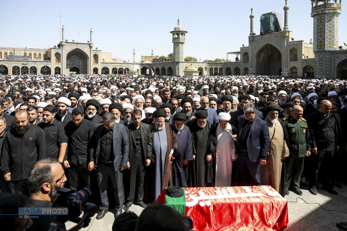 تشییع پیکر حضرت آیت الله شبیری زنجانی در قم - ۲
