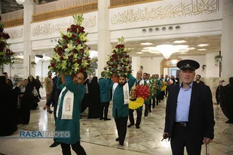 آیین گل آرایی ضریح مطهر کریمه اهل&zwnj;بیت(س) به مناسبت دهه کرامت