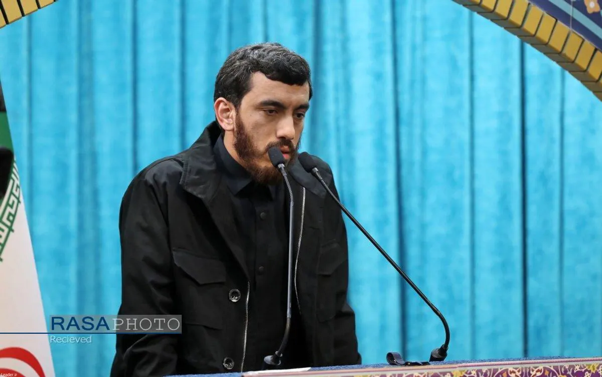 اقامه نماز توسط رهبر معظم انقلاب بر پیکر شهدای خدمت