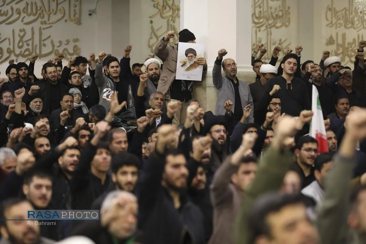 تجمع مردم قم در پی اعلام خبر شهادت رهبر معظم انقلاب