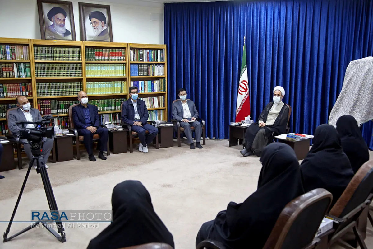 رونمایی از کتاب "سی سالگی" زندگینامه شهید صادقی با حضور آیت الله اعرافی
