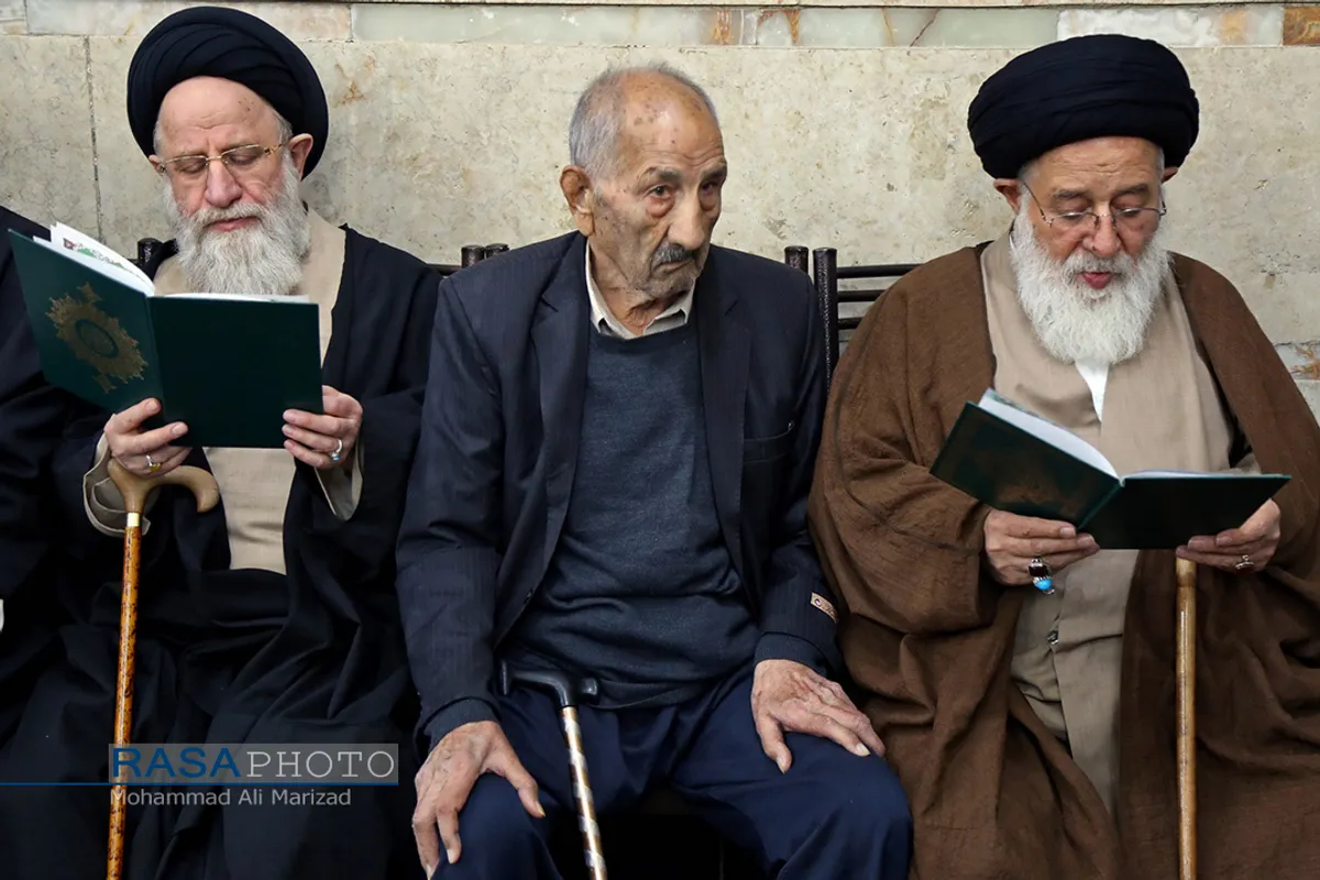 حج اسلام والمسلمین سید جواد گلپایگانی و سید محمدباقر گلپایگانی | حضور علما در مراسم وداع با پیکر مرحوم آیت الله مومن