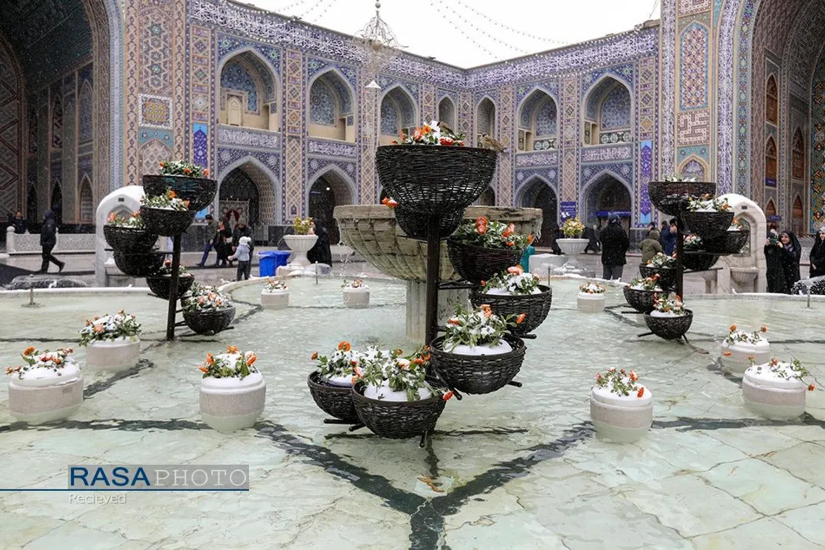 بارش برف در حرم مطهر رضوی
