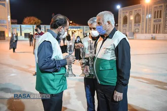 آیین لاله گردانی شب شام غریبان شهادت امام رضا(ع) در شیراز&lrm;