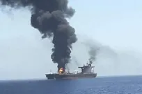 دو نفتکش متخلف در تنگه هرمز مورد اصابت قرار گرفتند