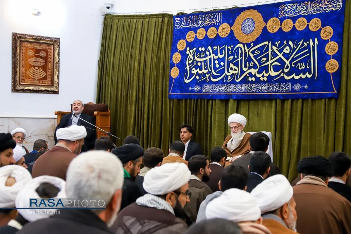 جشن روز مبعث و عمامه&zwnj;گذاری تعدادی از طلاب حوزه علمیه قم در بیوت مراجع تقلید