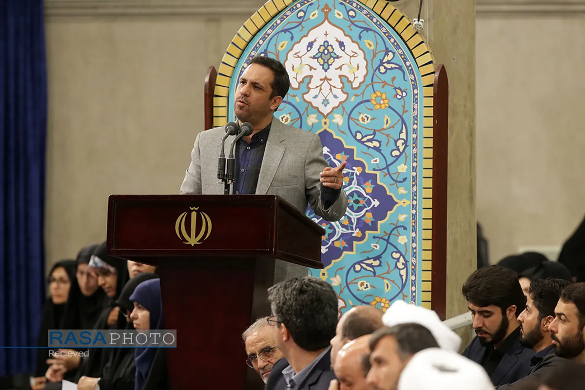 دیدار جمعی از اساتید، اعضای هیئت&zwnj;های علمی و پژوهشگران دانشگاه&zwnj;ها و مراکز علمی با رهبر انقلاب