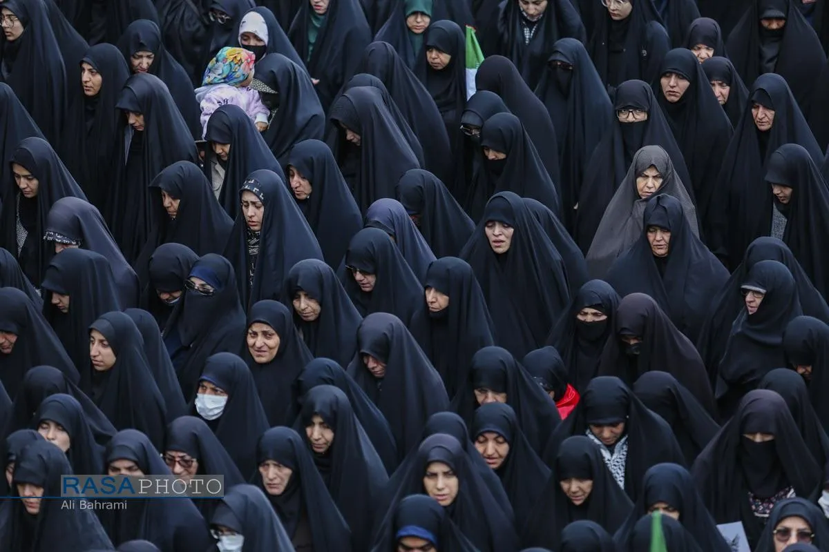 تشییع پیکر ۸ شهید بمباران محله دروازه ری قم