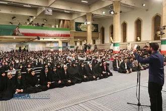 دیدار جمعی از رأی اولی&zwnj;ها و خانواده&zwnj;های شهدا با رهبر انقلاب