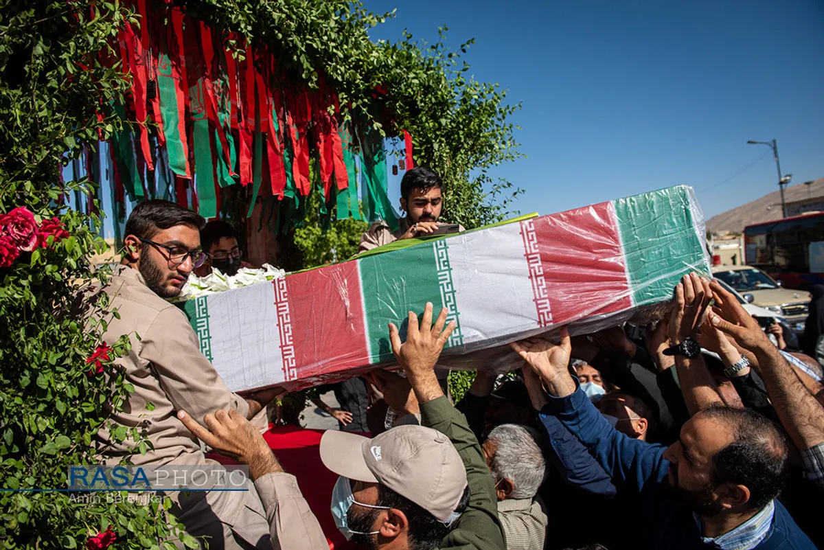 تشییع پیکر شهید &laquo;محمد علیپور اصطهباناتی&raquo; پس از ۳۸ سال در شیراز