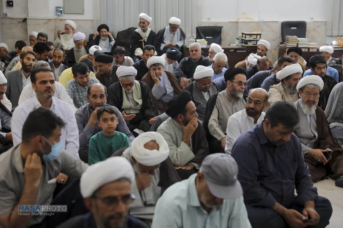 جشن میلاد پیامبر (ص) و عمامه گذاری طلاب در بیوت مراجع تقلید
