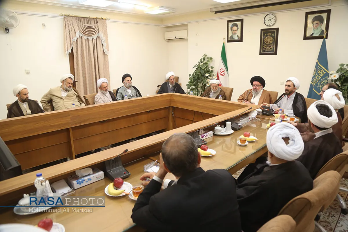نشست هفتگی جامعه مدرسین حوزه علمیه قم با حضور رییس دادگستری استان