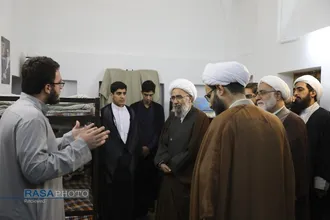 حضور آیت الله مروی در حجرات و گفتگوی صمیمی با طلاب در جریان بازدید از مدرسه علمیه جهانگیرخان قم