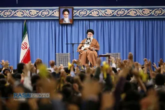 دیدار هزاران نفر از دانشجویان و دانش&zwnj;آموزان با مقام معظم رهبری