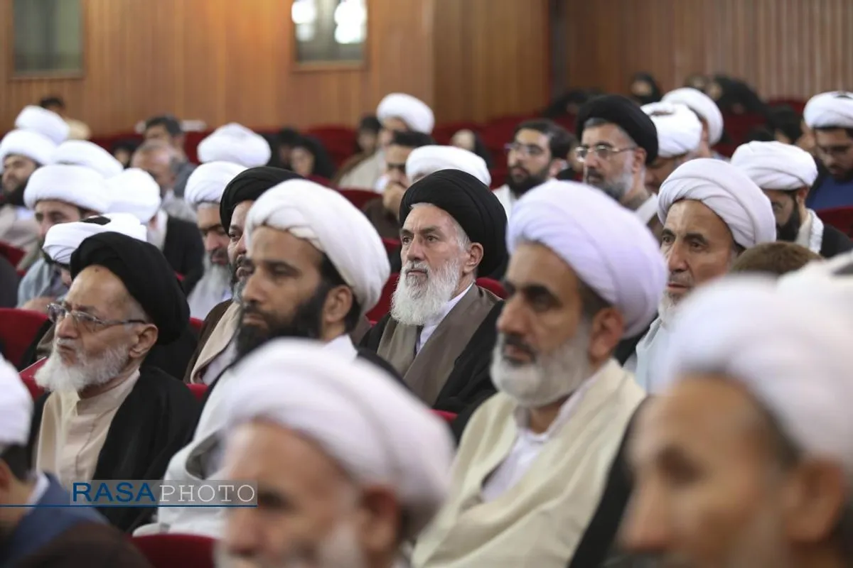 اولین اجلاسیه سراسری ایمان و&zwnj;امید امام خمینی (ره) در اندیشه امام خامنه&zwnj;ای