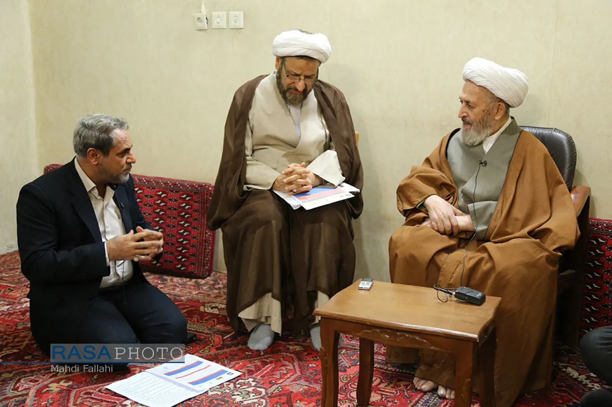دیدار حجت الاسلام والمسلمین واعظی و دست اندرکاران همایش "نظریه علم اسلامی و کاربست آن در نظام آموزش و پرورش" با حضرت آیت الله سبحانی&lrm;