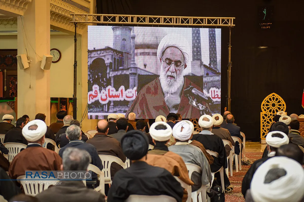 مراسم ارتحال آیت الله مصباح یزدی در حرم مطهر احمد بن موسی (ع) در شیراز&lrm;