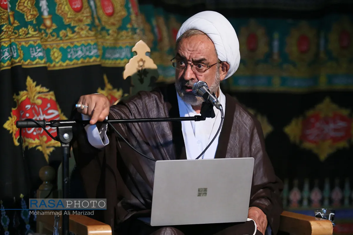 عزاداری جمعی از مهاجرین انگلیسی زبان مقیم قم در هیئت دارالزهرا (س)