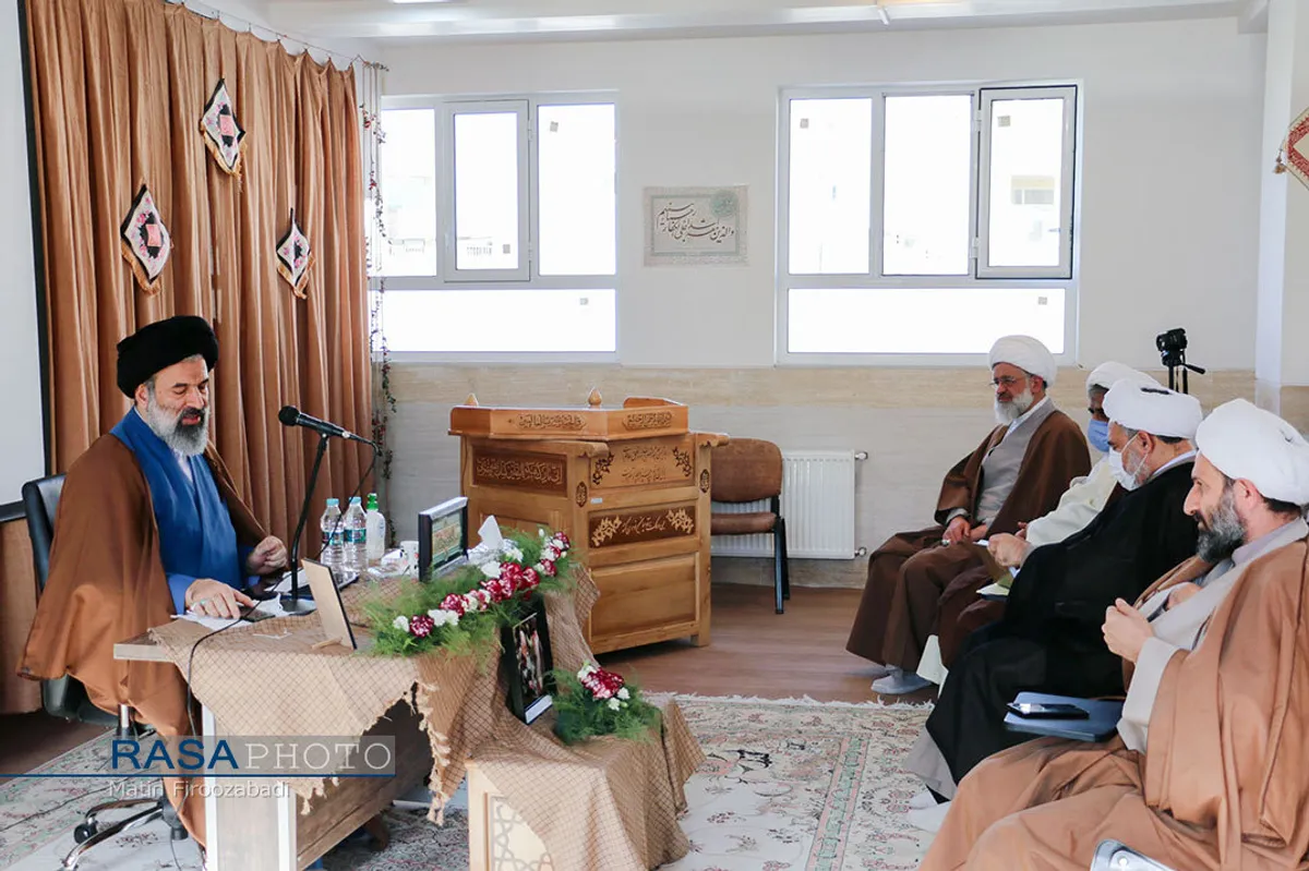 نشست مدیر حوزه علمیه خواهران کشور با هیأت امنا مدارس علمیه خواهران استان اصفهان&lrm;&lrm;