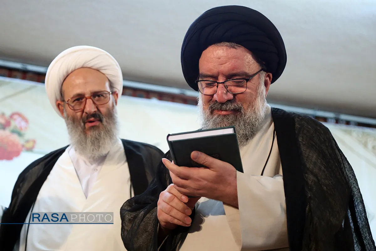 آیین رونمایی کتاب شرح نهج البلاغه متن بیانات حضرت آیت الله خامنه&zwnj;ای با سخنرانی آیت الله اعرافی مدیر حوزه علمیه