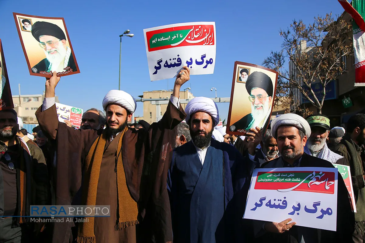 تجمع و راهپیمایی طلاب حوزه علمیه قم در روز بزرگداشت حماسه ۹ دی 