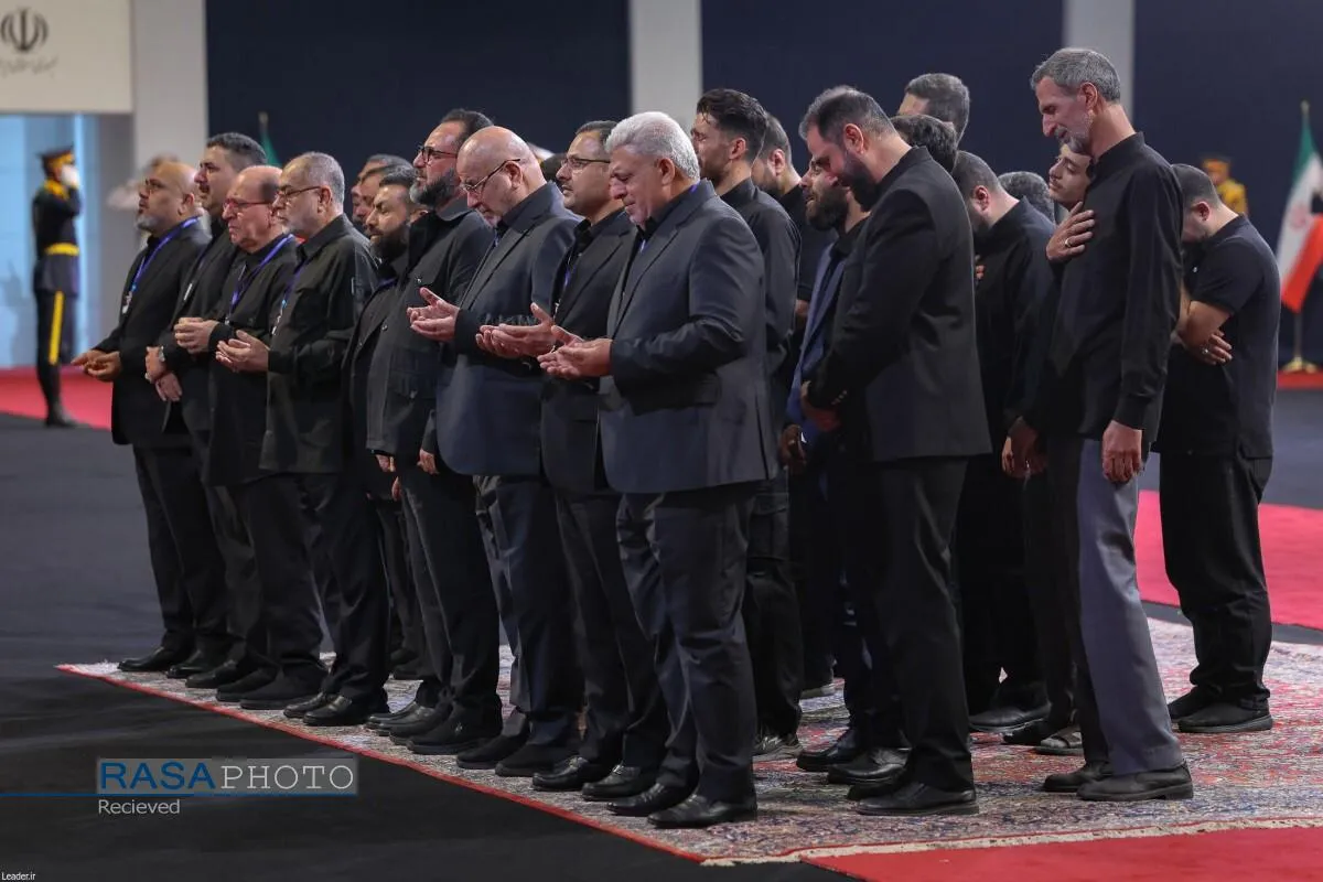 مراسم ادای احترام به پیکر مطهر رهبر شهید انقلاب اسلامی