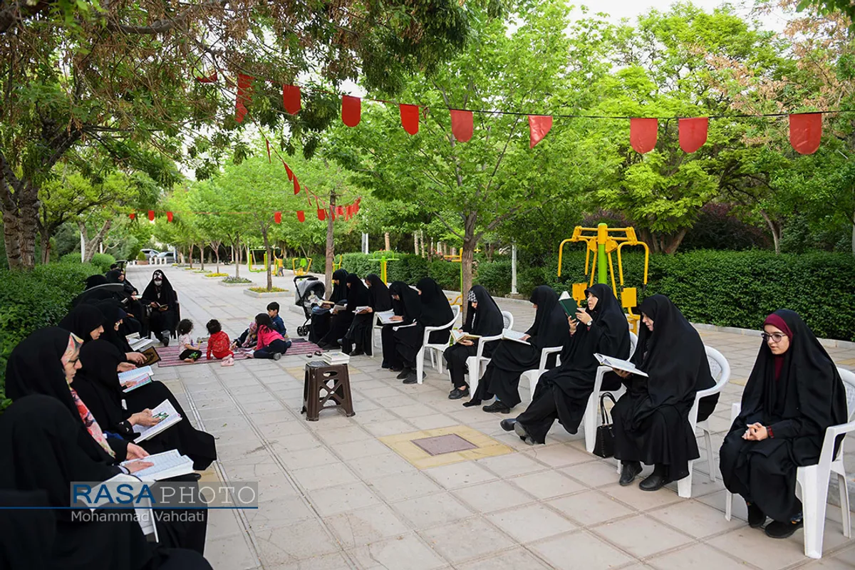 جزء&zwnj;خوانی قرآن کریم در بوستان بنفشه قم